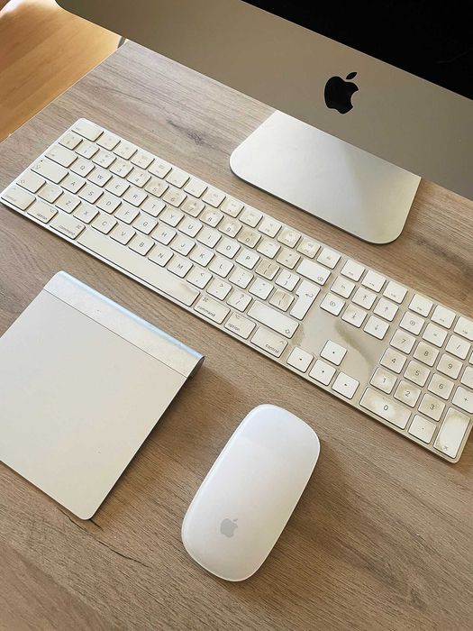 iMac 4K 21,5" 2017 | i7 | 32GB | 1TB SSD | Radeon 560 | Acessórios