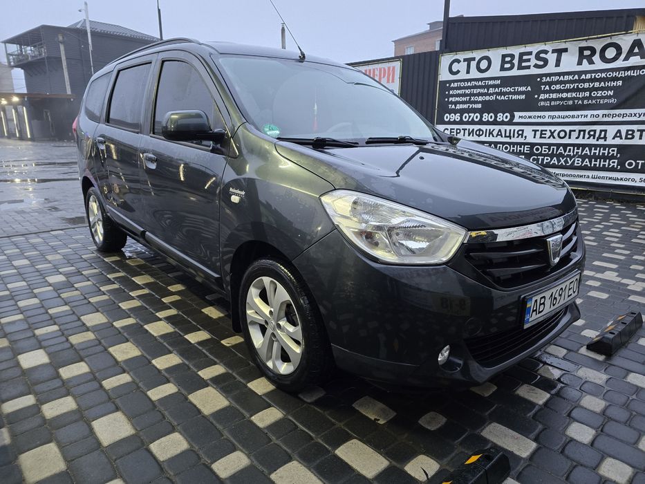 Dacia Lodgy 2012  року 1.6 газ/ бензин