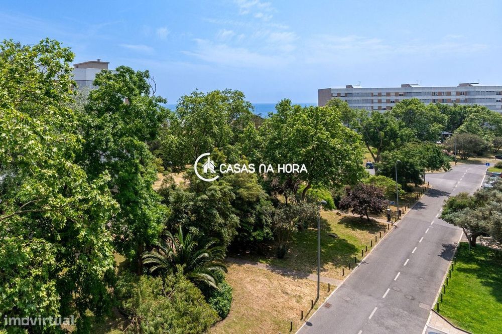 Apartamento T2 para renovação com vista mar  Alto da Barra, Oeiras