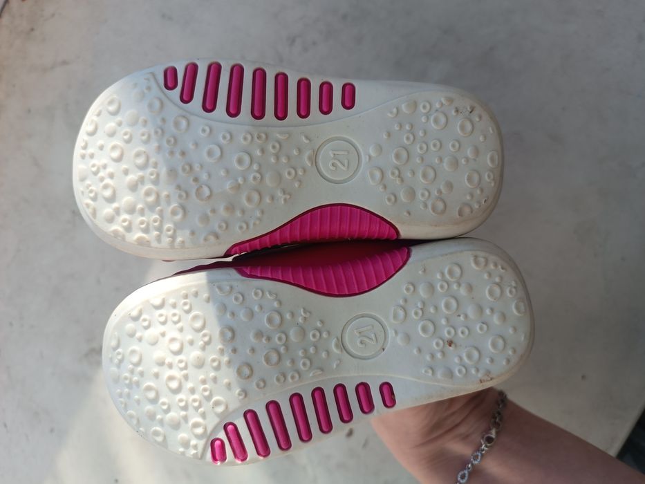 Дитяче взуття.  ..