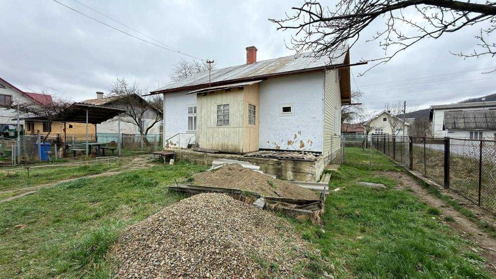 Будинок у Надвірній, вул. Богдана Хмельницького — 11 соток, газ, світло