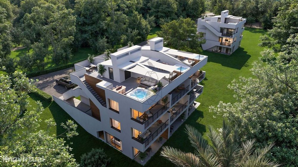 Apartamentos de luxo de dois andares situados em um condomínio fechado