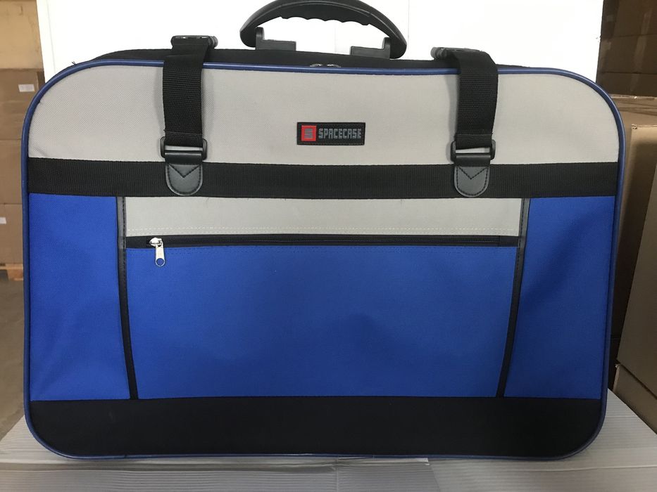 Продам чемодан на колесах