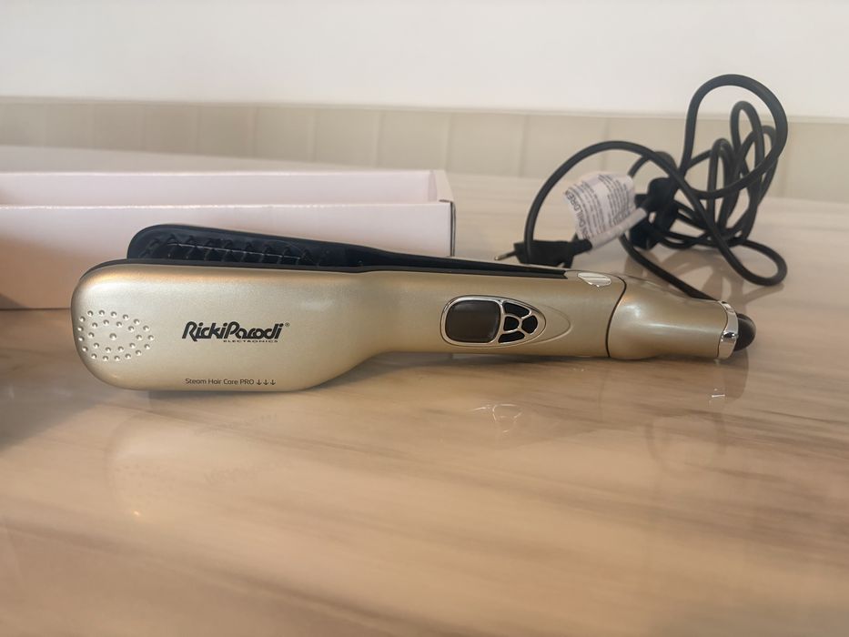 Secador/ alisador de cabelo a vapor