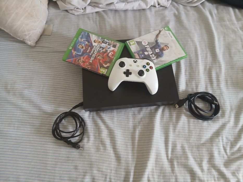 Xbox one x com 1TB