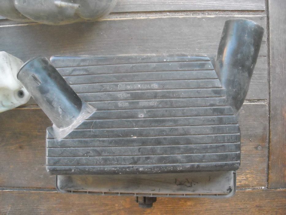 Deposito limpa vidros, vaso radiador, caixa ressonador Astra F 1.7D