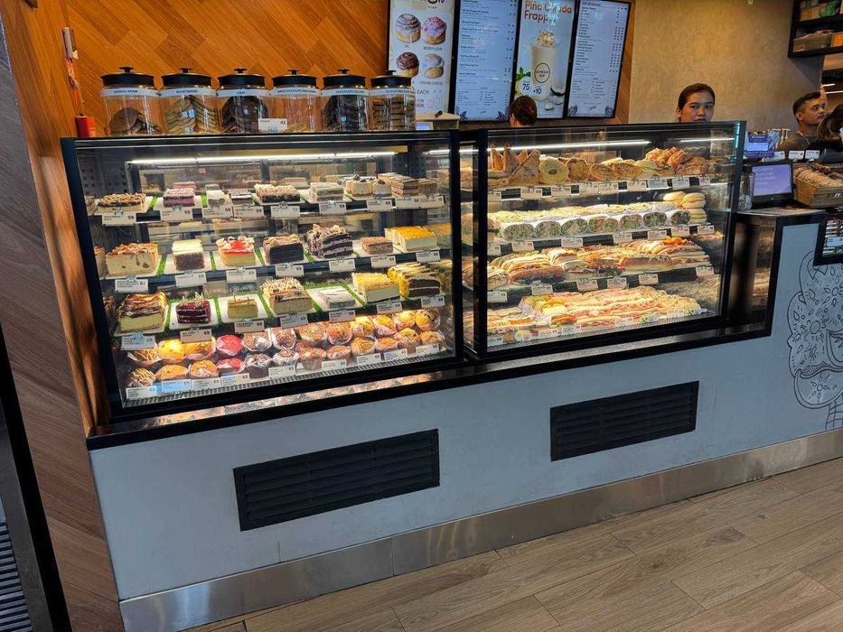 Холодильна вітрина на замовлення,кондитерська вітрина,кондитерская вит