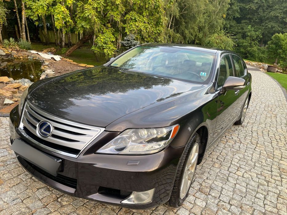 Lexus LS