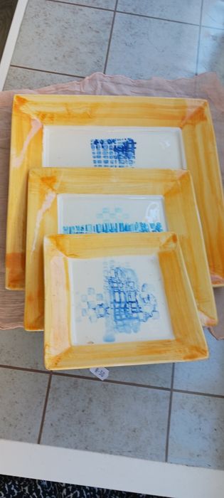 Hand-painted unique plate set for €1664741310023169121