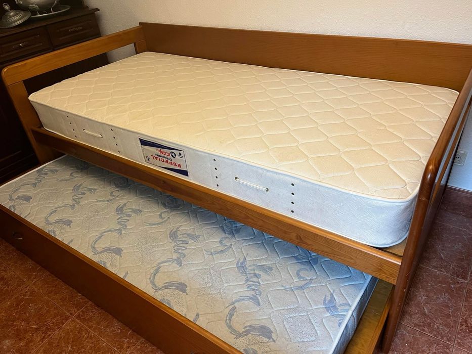 Vendo Sofá Cama com 2 colchões