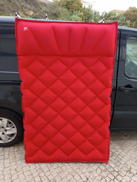 Colchão insuflável mto bom e confortável. Material grosso e resistente