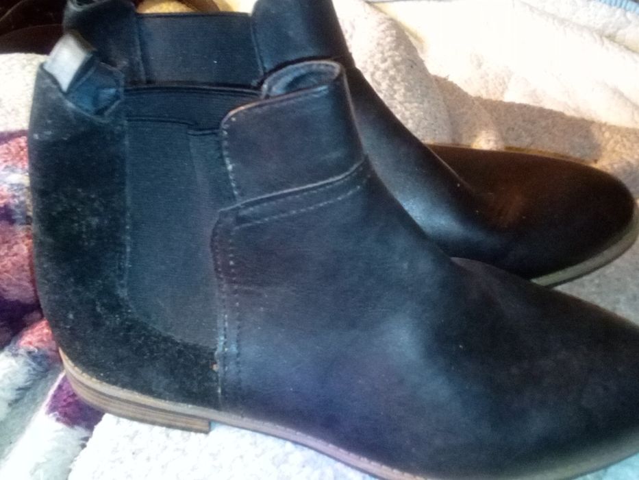 Botas unisexo NR.39 pele genuína pretas  novas 10€