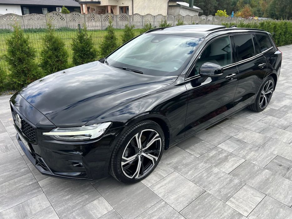 Volvo V60 2.0d*U-DARK*Keyles HEADuP MatrixLED Pano H&K Skóra Radar Bezkolizyjny
