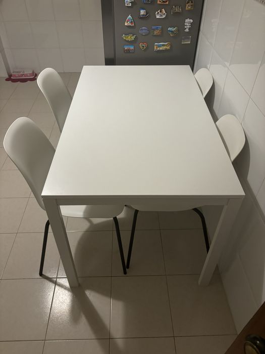 Mesa de cozinha branca