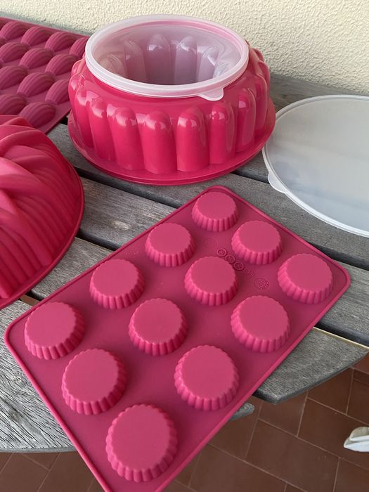 4 formas silicone e 1 plástico