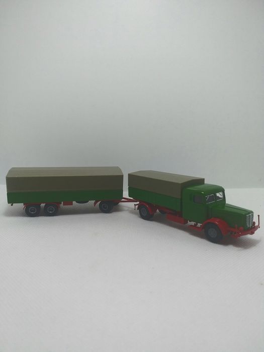 Miniatura camião Bussing da marca Brekina na escala H0 1/87