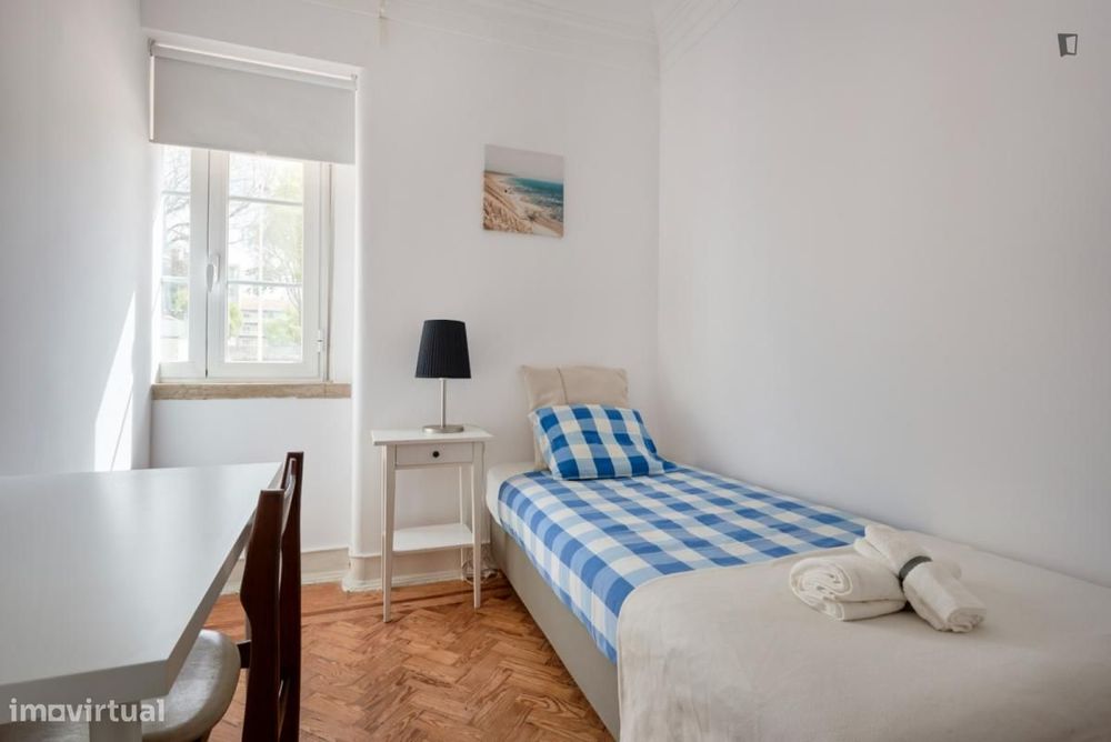 Quarto - localizado em Alameda Lisbon