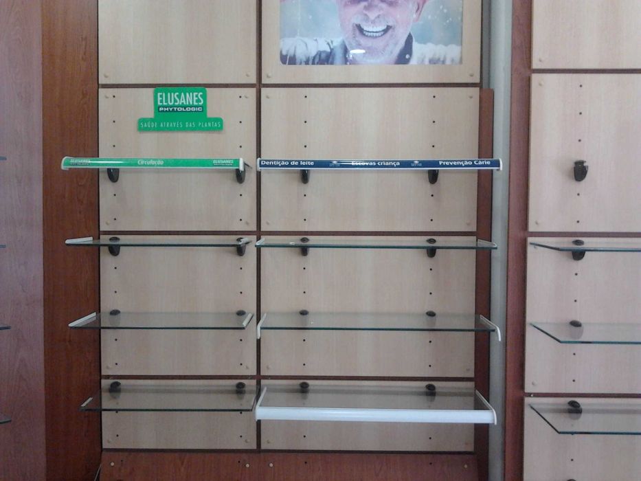 Móveis expositores e lineares de loja