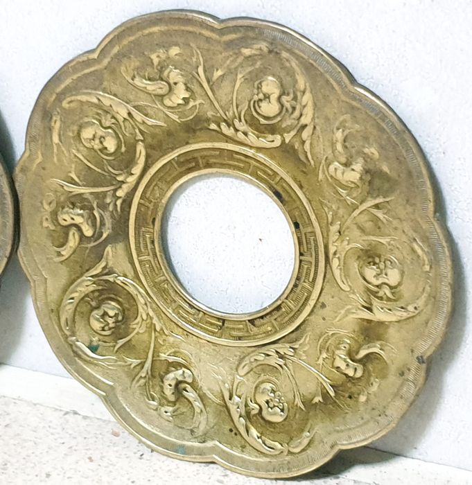 Par de antigos bobeches de lustre em latão dourado