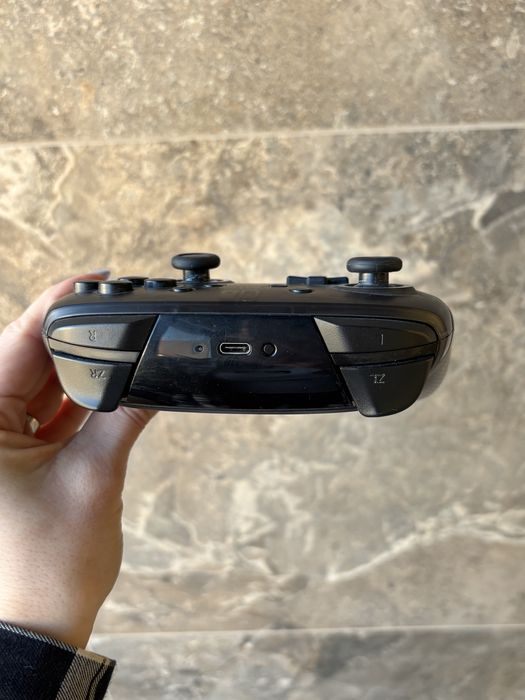Геймпад Nintendo Switch Pro Controller.
