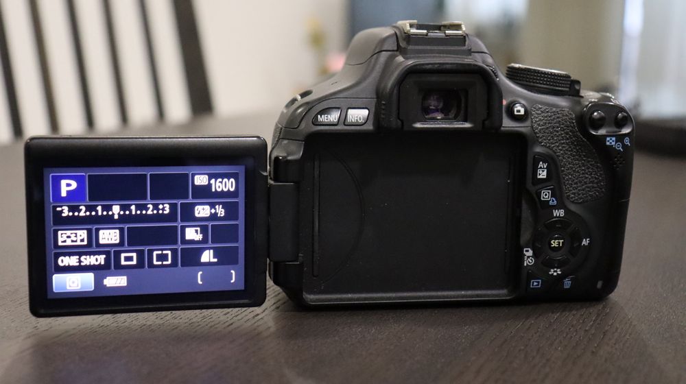 Canon EOS 600D + Lente 28-90mm — Excelente Estado
