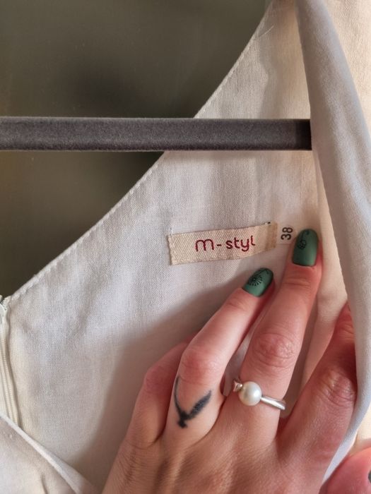 Biała elegancka sukienka krótka do kolan lniana