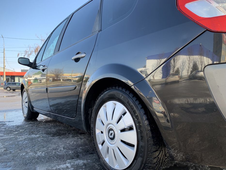 Renault Grand Scenic в рідній фарбі