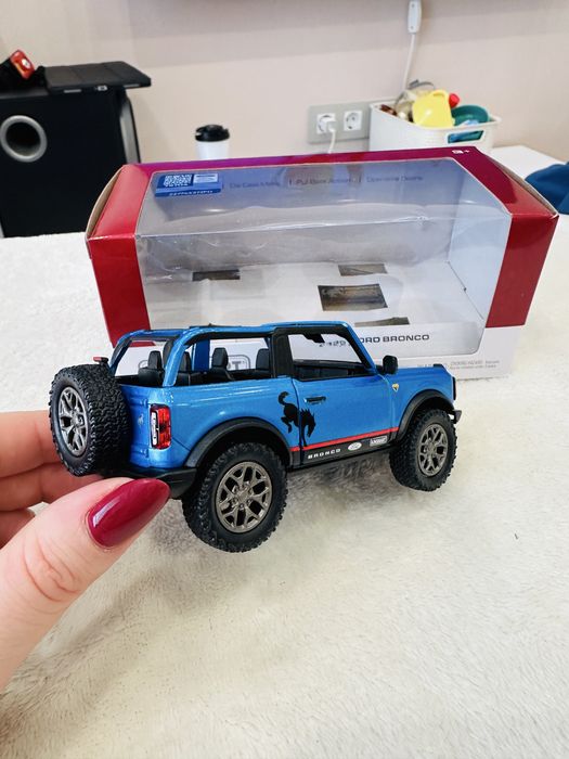 Металева машинка джип Kinsmart Ford Bronco