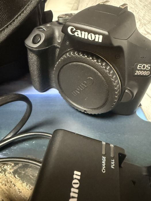 Canon EOS 2000D com Travel Kit