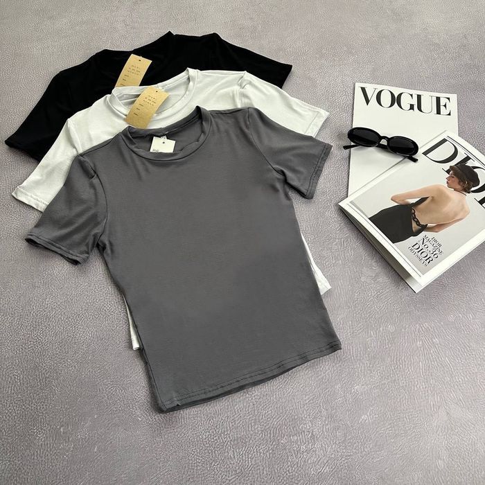 Футболка жіноча