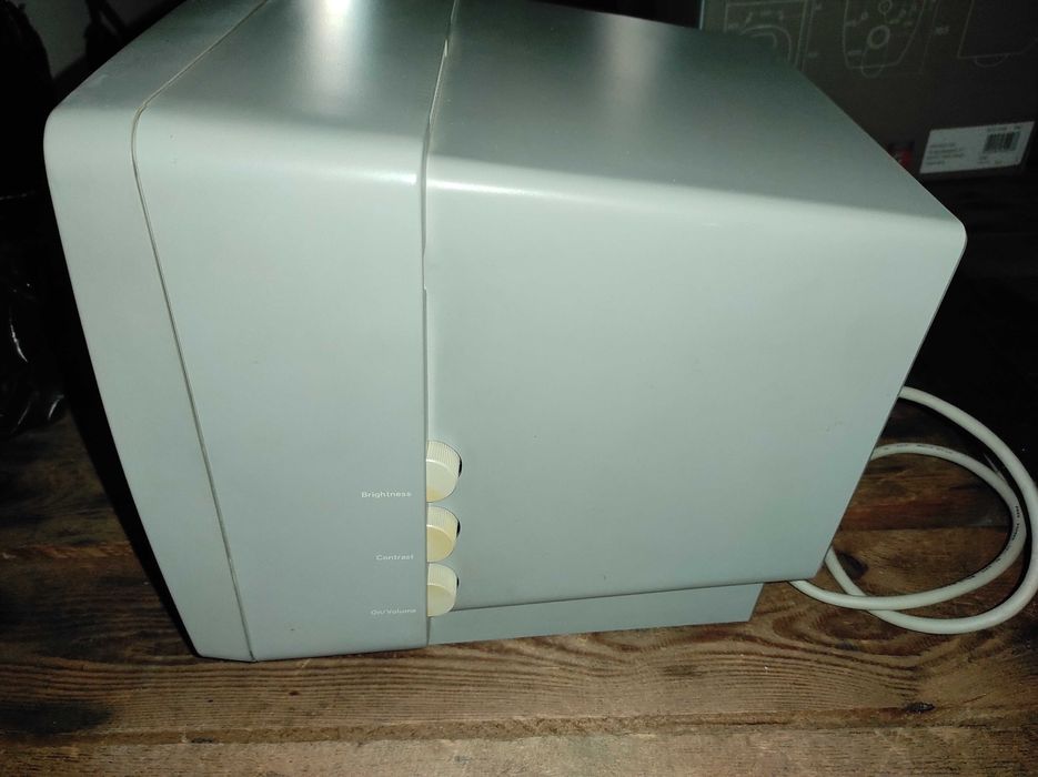 Monitor Atari ST w Kartonie. Folia na Logo ,Te same numery, Ładny stan !