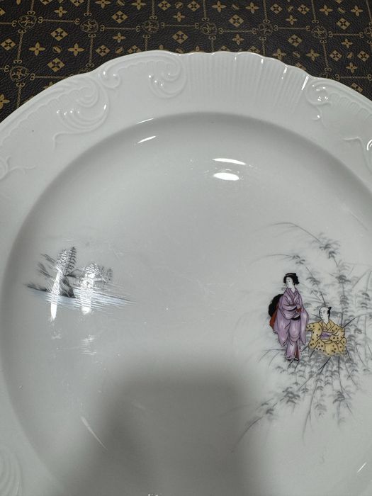 Vendo 2 pratos grandes Vista Alegre