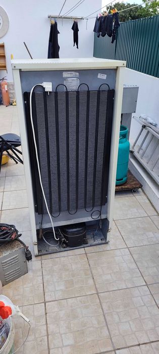 Arca Frigorífica vertical marca Eurofront, com 6 gavetas
