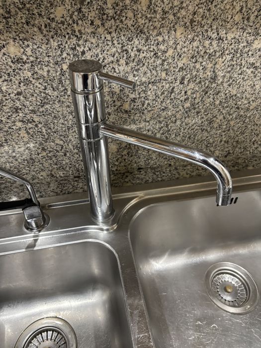 Lava-loiça com torneira