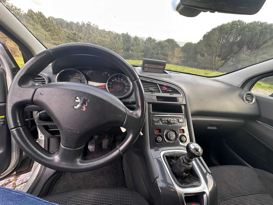 Peugeot 5008 1.6 HDI 115cv – 7 Lugares