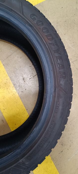 Pneu Goodyear 225/45 R17 94V M+S (Unidade)