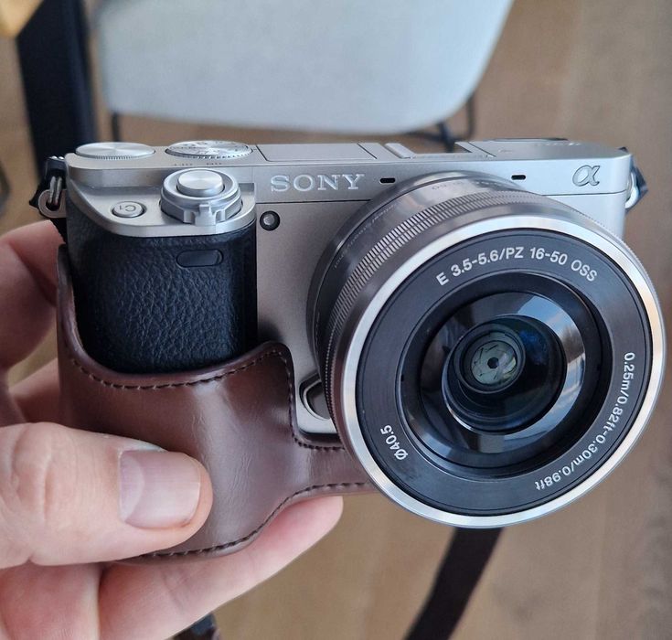 Sony Alpha a6000 (ILCE-6000LS) + 16-50 mm (srebrny)