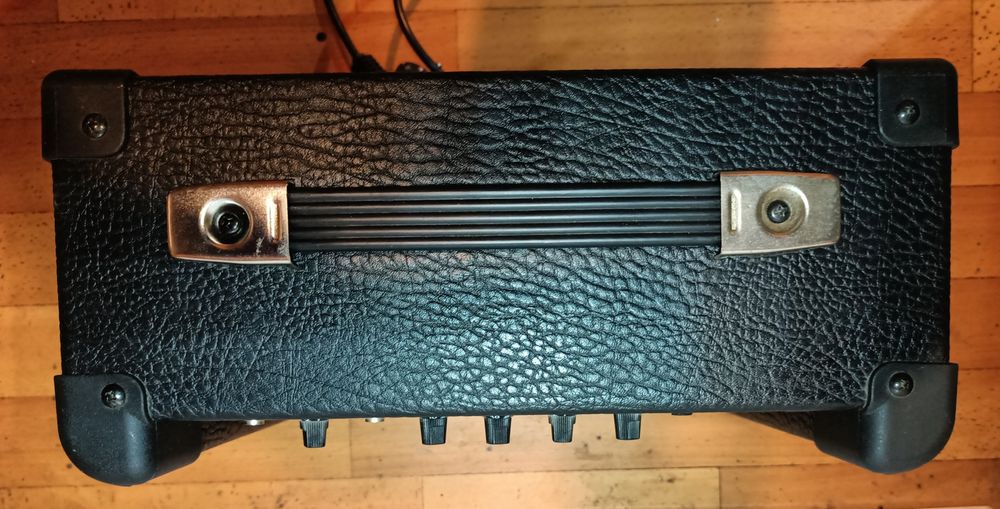 Wzmacniacz gitarowy basowy Behringer combo piecyk do: gitara basowa