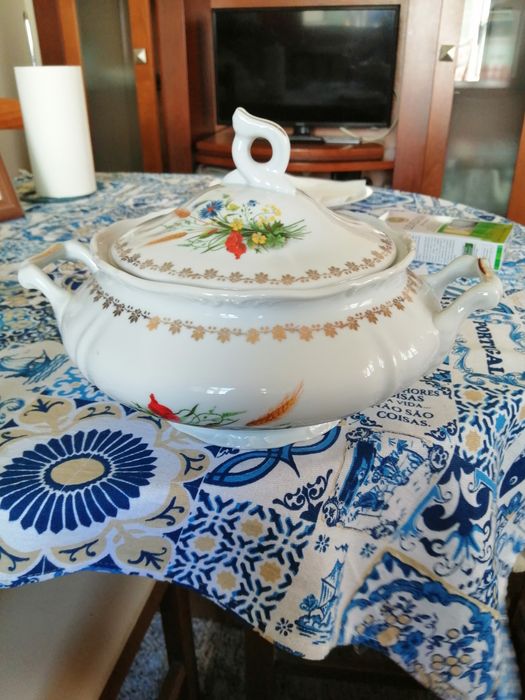 Terrina de Porcelana Antiga Francesa