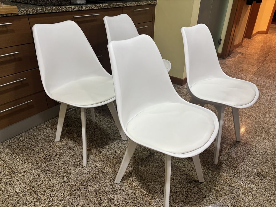Conjunto de 4 cadeiras estilo nordico