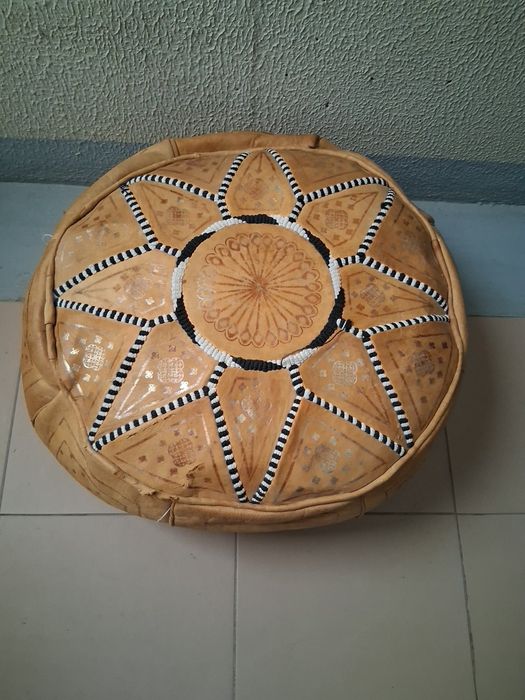 Puff Marroquino em Couro - VINTAGE