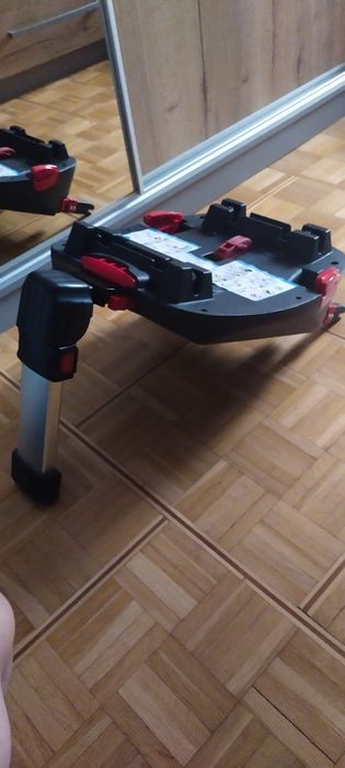 Niebieski fotelik samochodowy Schnauzer bardzo dobry stan