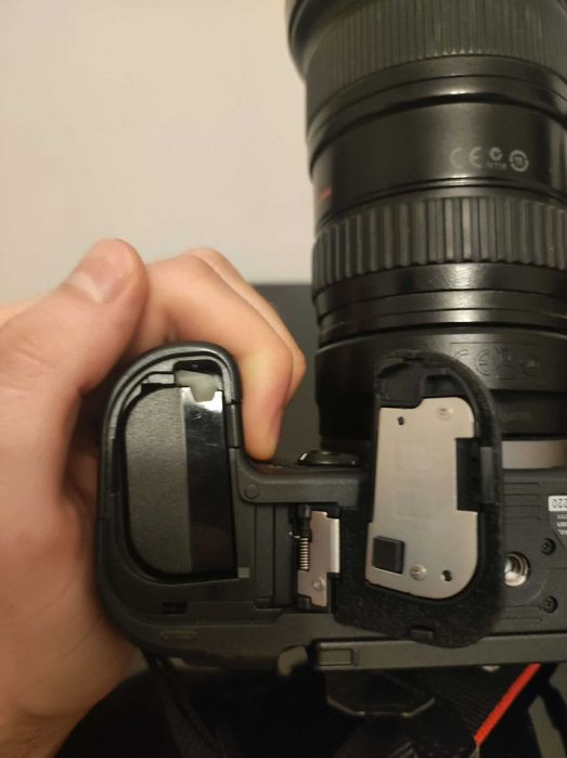 Canon EOS r7  SAMO BODY