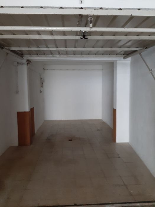 Garagem em Massama