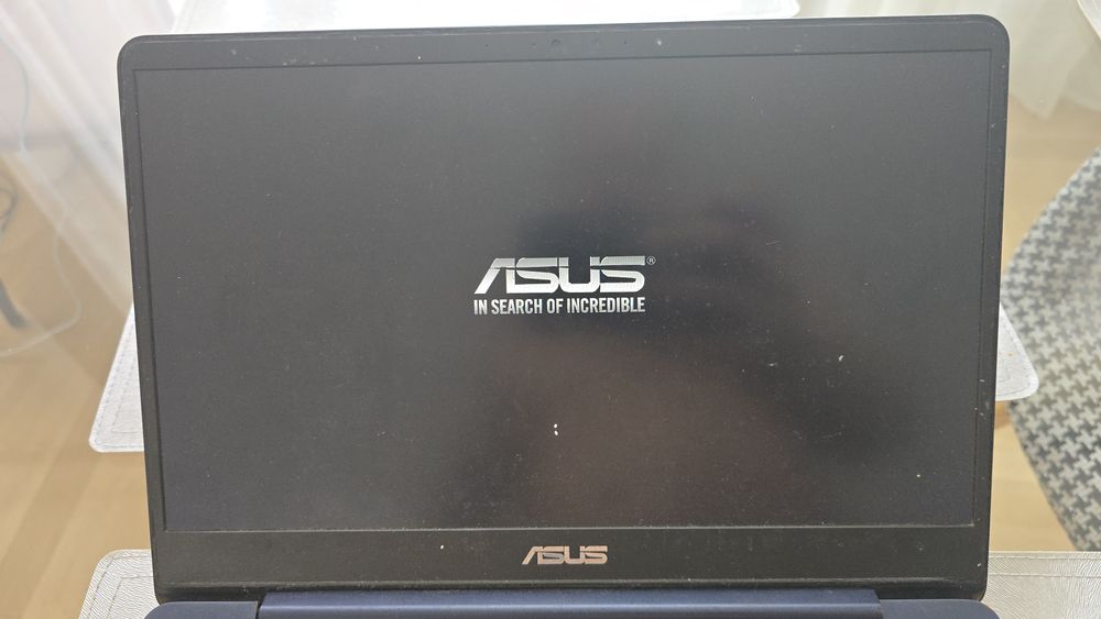 ASUS ZenBook UX430UA – i7 / 8 GB RAM / 256 GB SSD / Windows 11