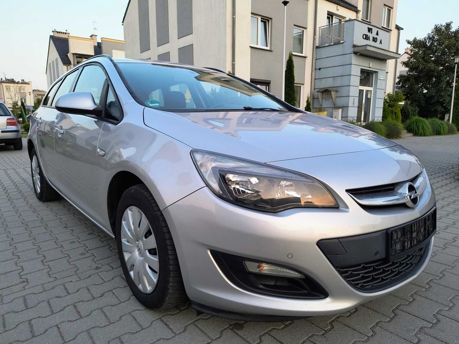 opel astra 2014r 1.4 TURBO 140KM NAVI 152tyś km ŁADNE AUTO