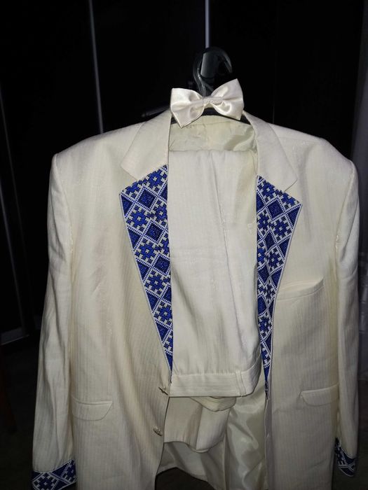 Продаються  набори українських  національних  одеж,концерті костюми