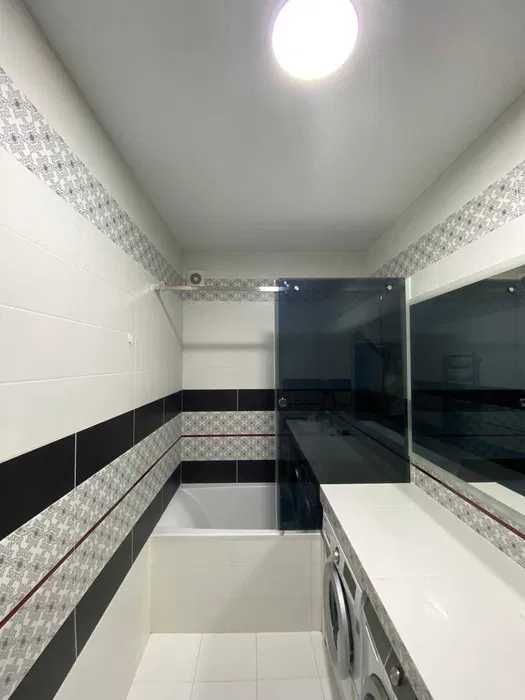 Душова кабіна або перегородка, двері, шторка для ванни, скло гартоване