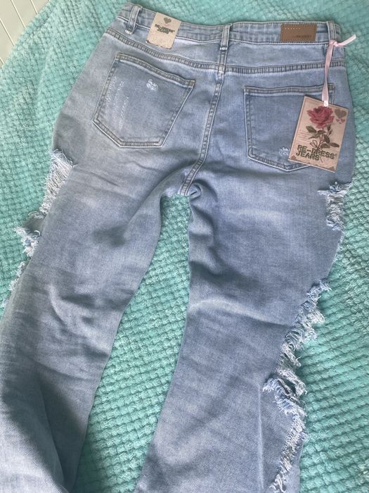 Piękne jeansy z dziurami L