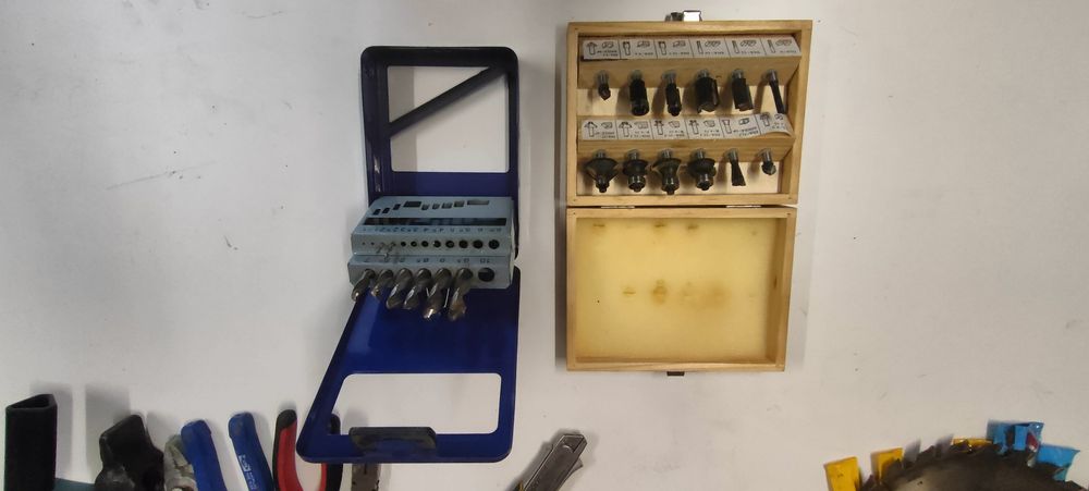 Wyprzedaż garażowa, narzędzia, piły, wiertła, frezy, itp.